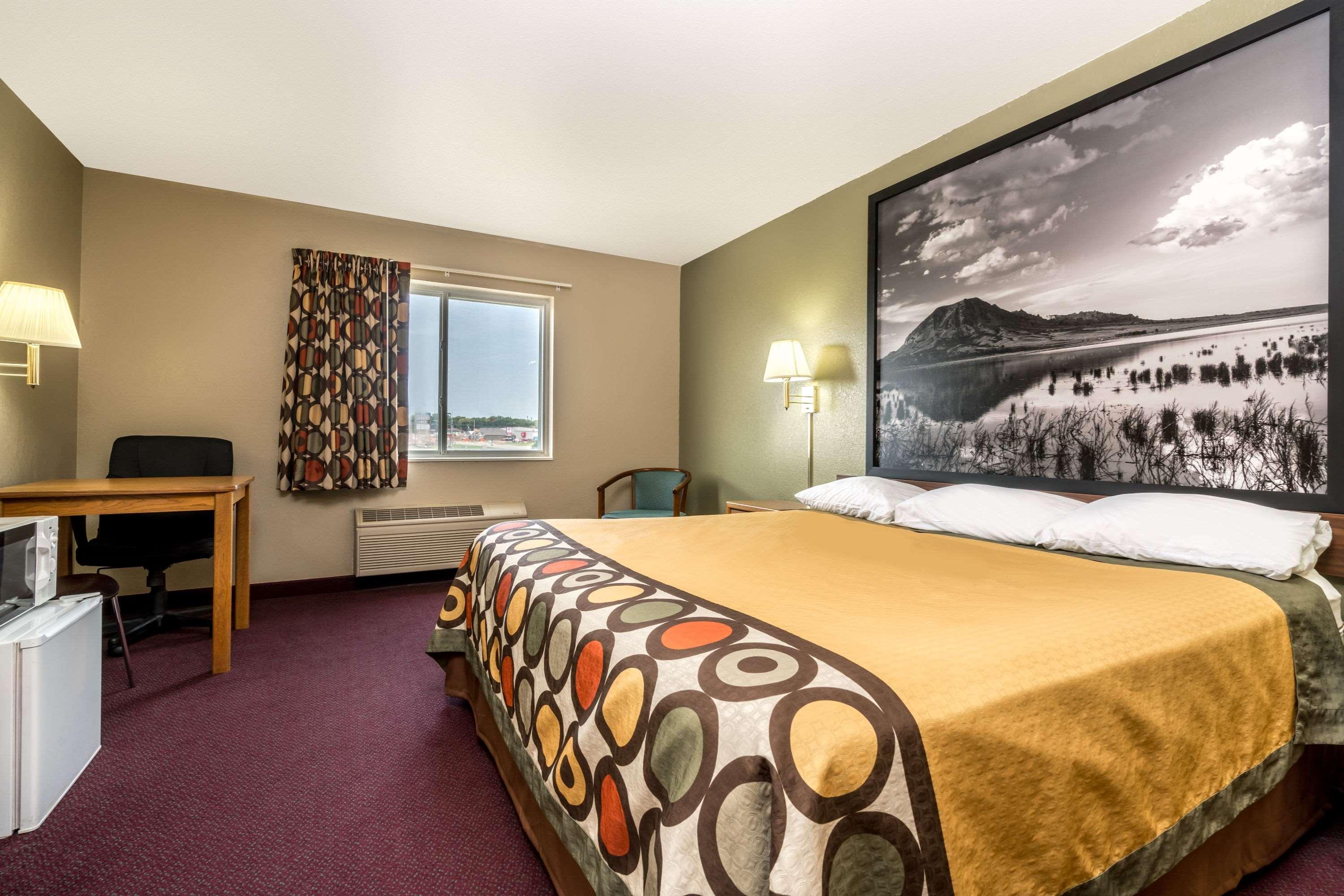 Super 8 By Wyndham Beresford Hotel Екстериор снимка