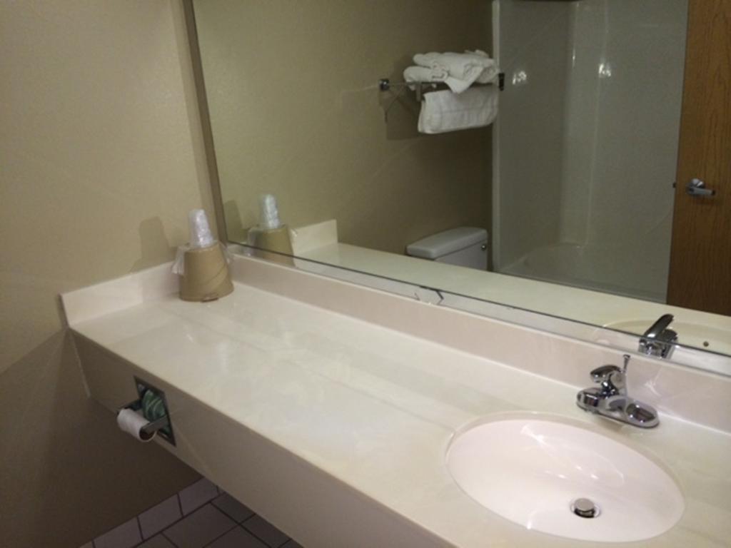 Super 8 By Wyndham Beresford Hotel Стая снимка