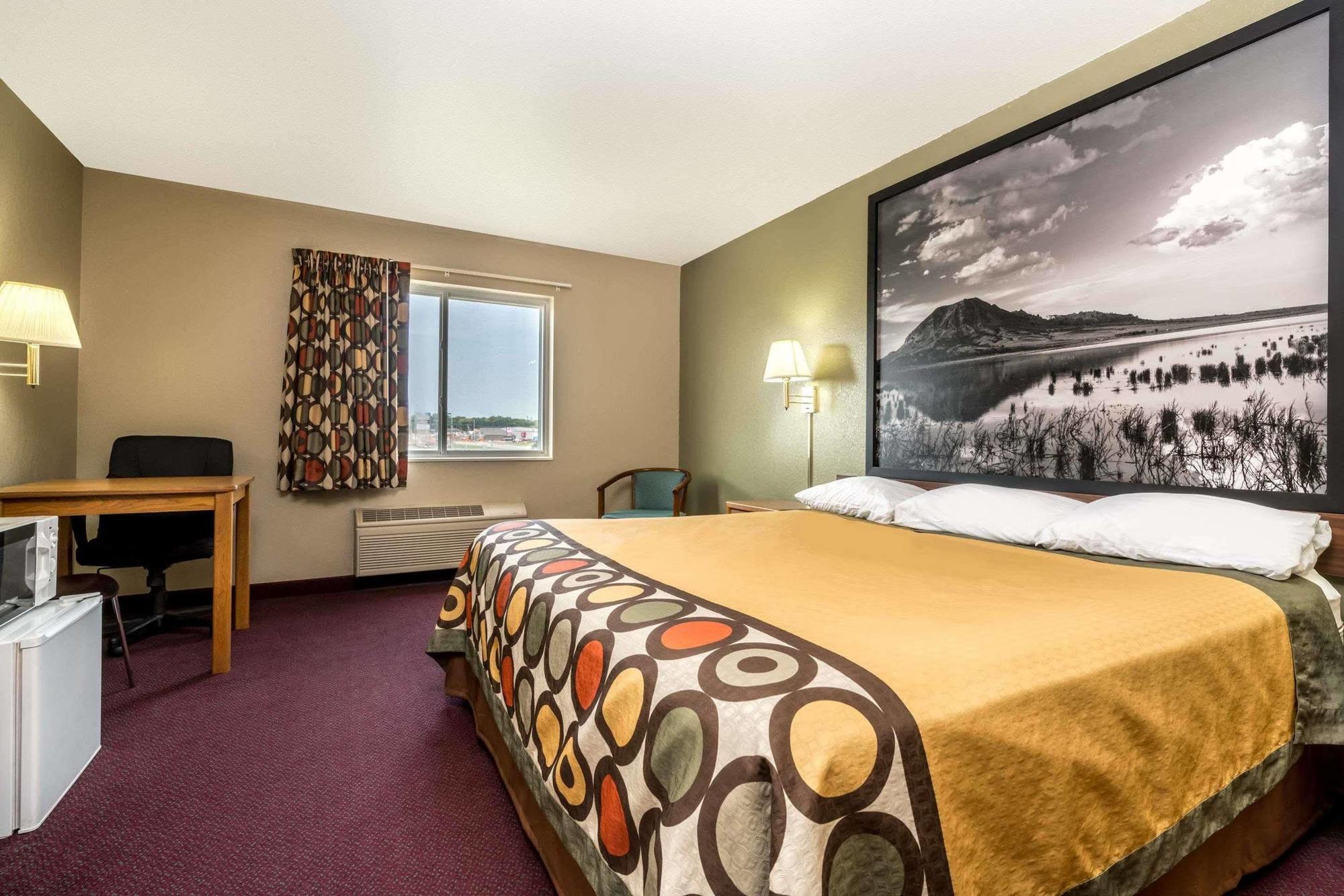Super 8 By Wyndham Beresford Hotel Екстериор снимка