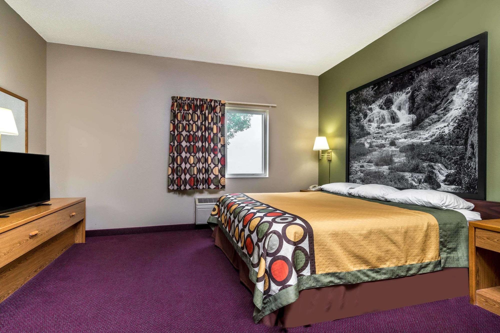Super 8 By Wyndham Beresford Hotel Екстериор снимка