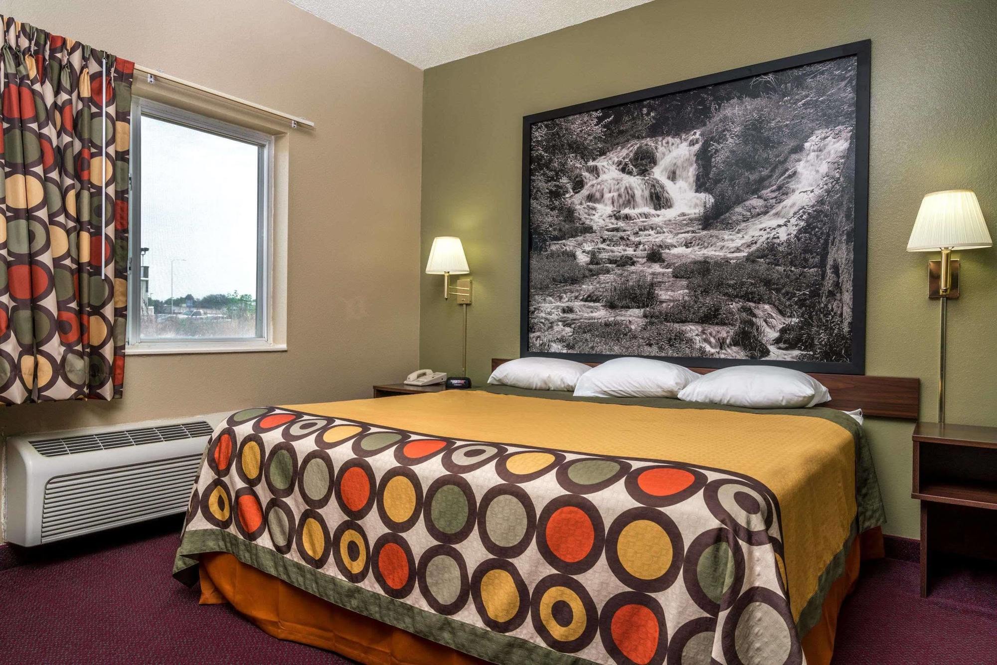 Super 8 By Wyndham Beresford Hotel Екстериор снимка